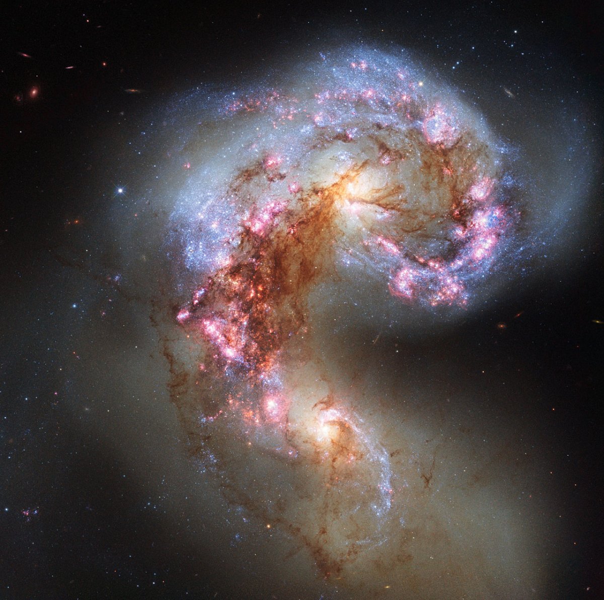 Астрономы обнаружили 6 новых галактик