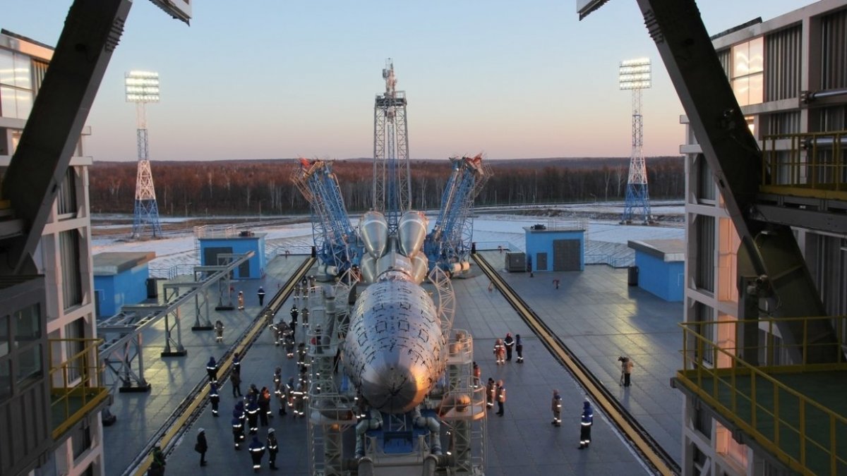 Космодром Восточный запустил ракету "Союз" со спутником "Метеор-М"