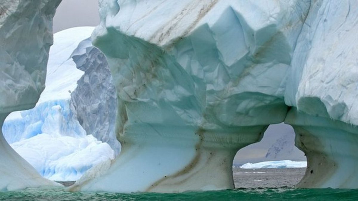 Айсберг весом в триллион тонн откололся в Антарктиде