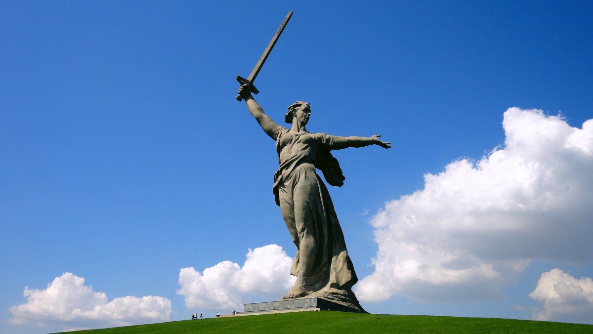 Россия отмечает 75 лет со дня победы советских войск под Сталинградом
