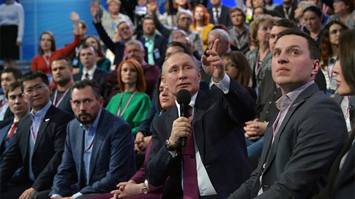 Путин поручил разработать новые меры поддержки СМИ с контентом для детей
