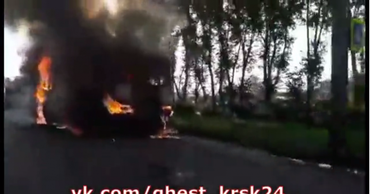 В Красноярске сгорел автобус, выехавший на маршрут