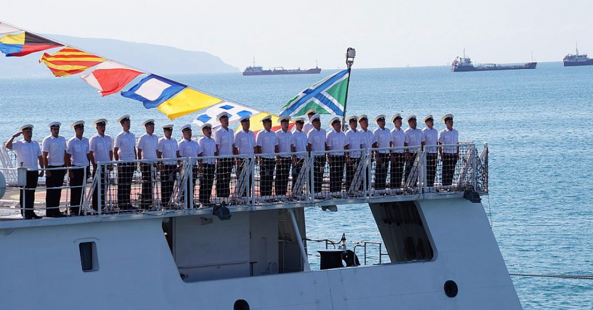 В Новороссийске в День ВМФ прошёл морской парад