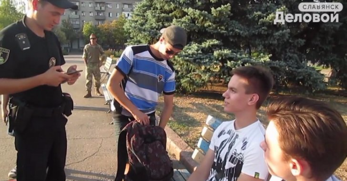 В Славянске студенты отказались встать во время исполнения гимна Украины