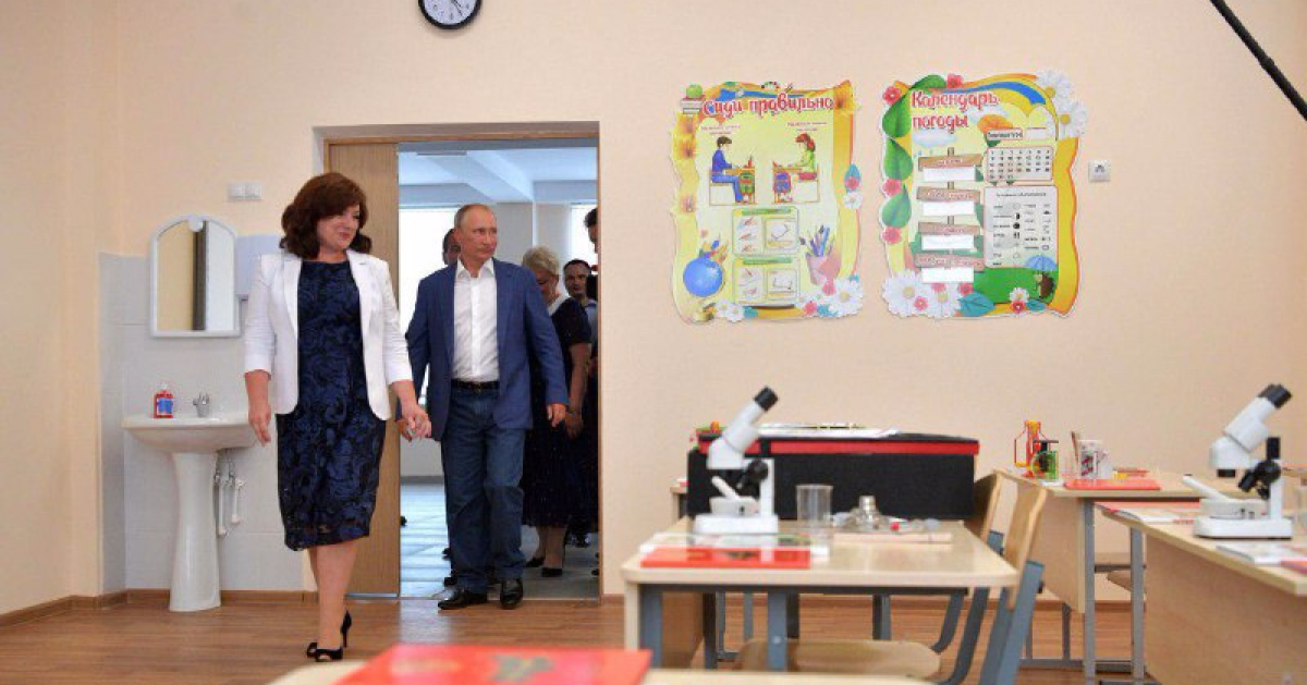 Путин предложил создать школу для одаренных детей в Севастополе