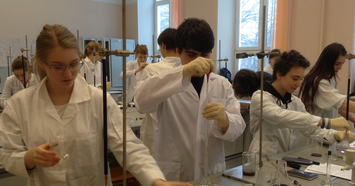 Московские школьники показали себя в химии