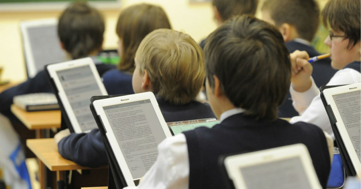 Когда все школы Москвы полностью перейдут на электронную систему обучения?