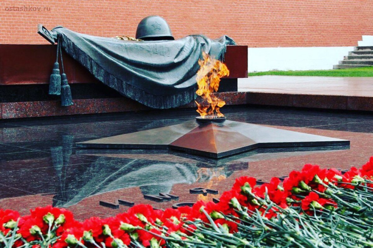 А мы напоминаем, что уже завтра (03.05.2018г). по традиции студенты и сотрудники головного вуза идут на возложение цветов к Памятнику неизвестному солдату на Красной Площади!