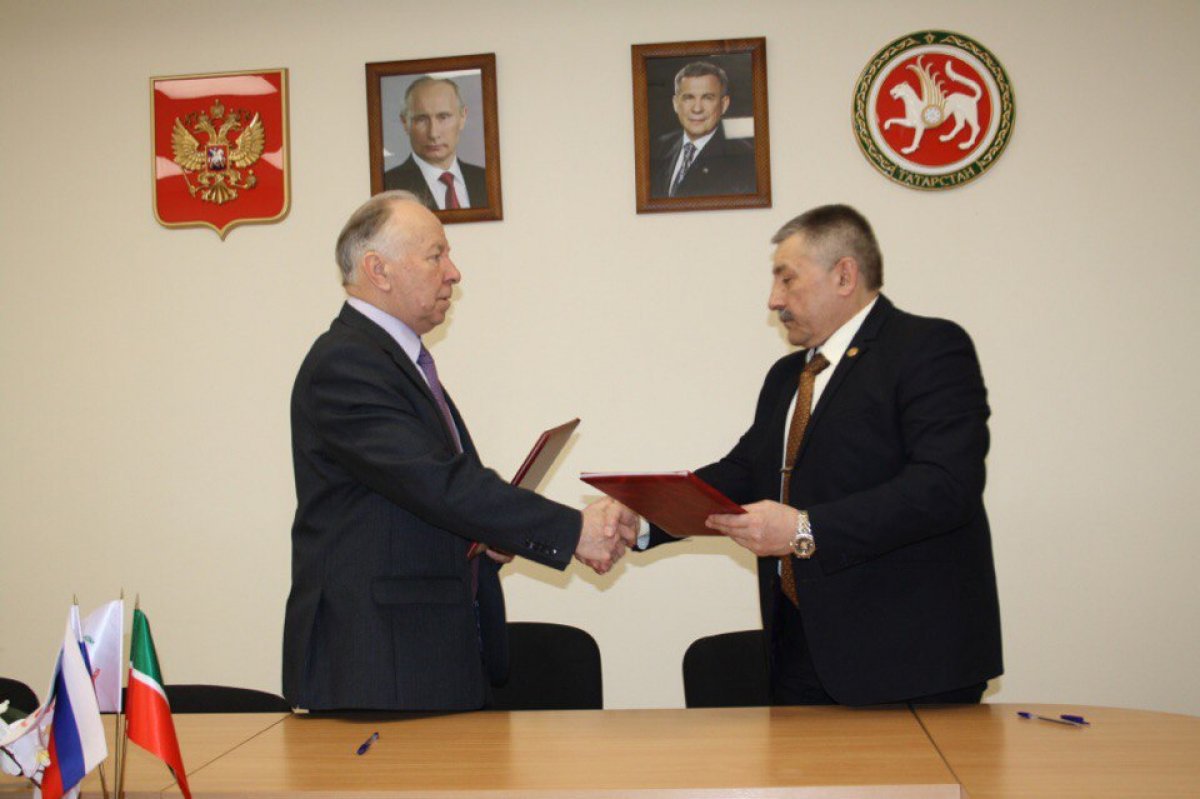 ❗️12 апреля 2018 года состоялось подписание соглашения между Академией социального образования и Общественной палатой Республики Татарстан о совместном оказании бесплатной юридической помощи❗️