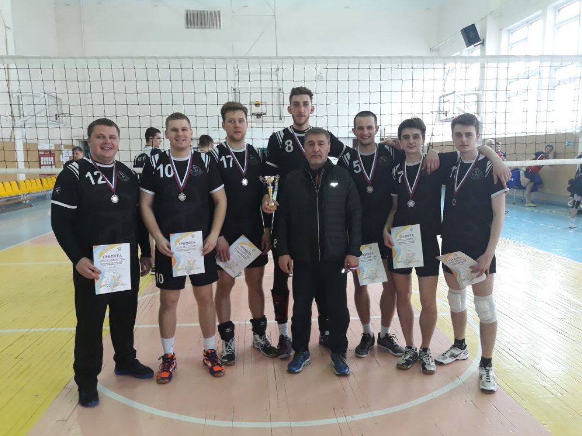 По итогам длительной и упорной борьбы сборная ДВГМУ по волейболу заняла почетное второе место на Всероссийскиих соревнованиях!