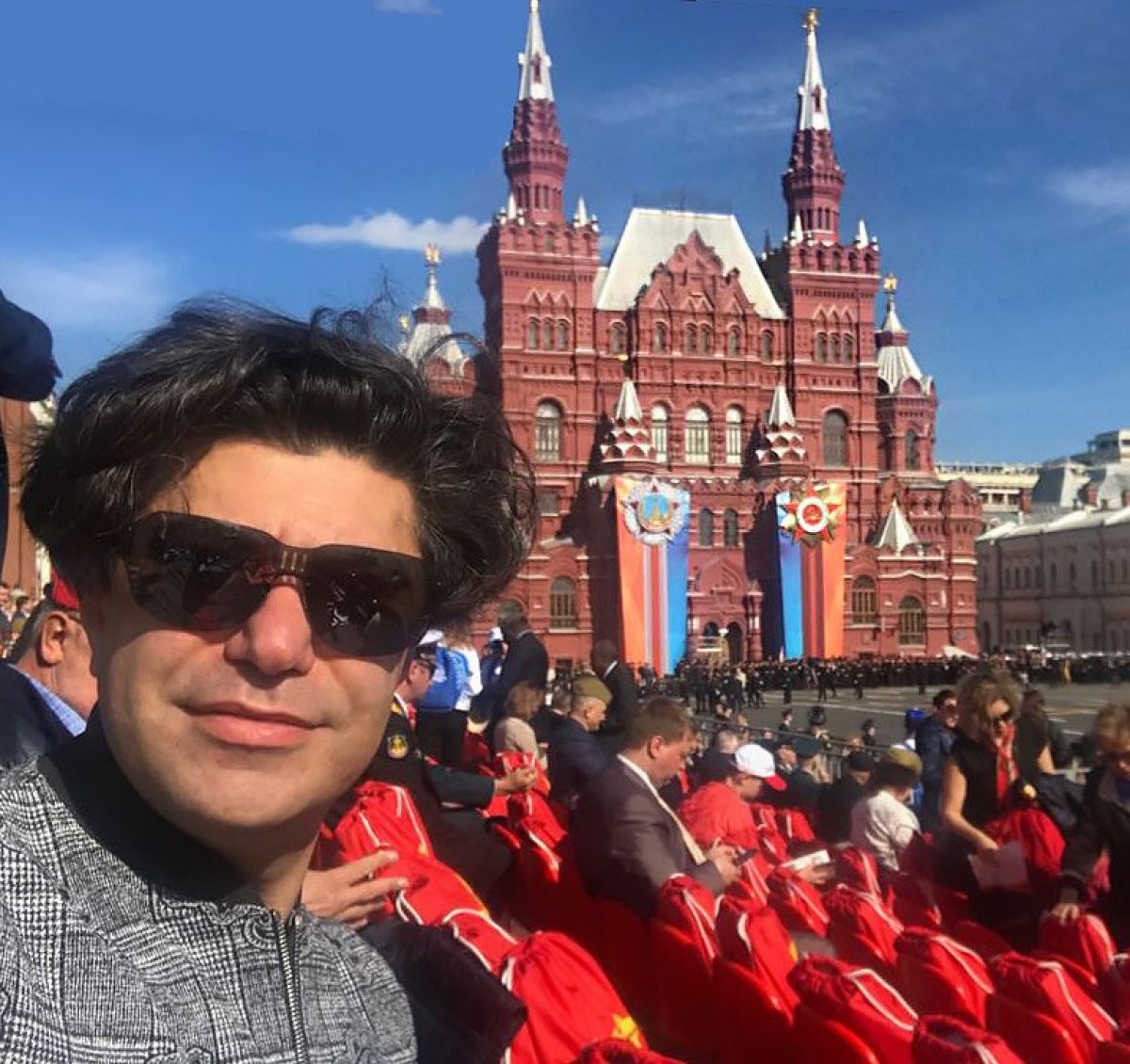 Ректор Академии Николай Цискаридзе встретил День 73-ей годовщины Великой Победы на Красной площади в Москве. А как вы отмечаете праздник?