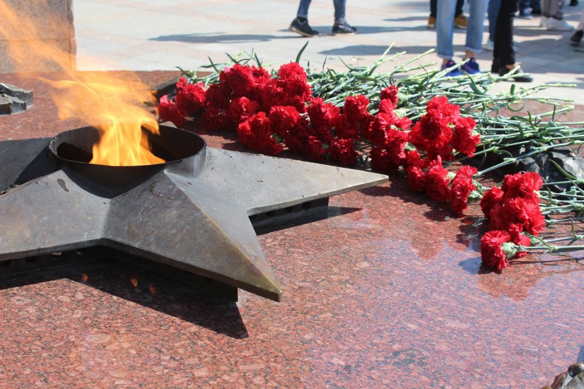 4 мая студенты МРСЭИ традиционно возложили цветы вечному огню в г. Видное. Таким образом ребята отдали дань памяти погибшим за свободу