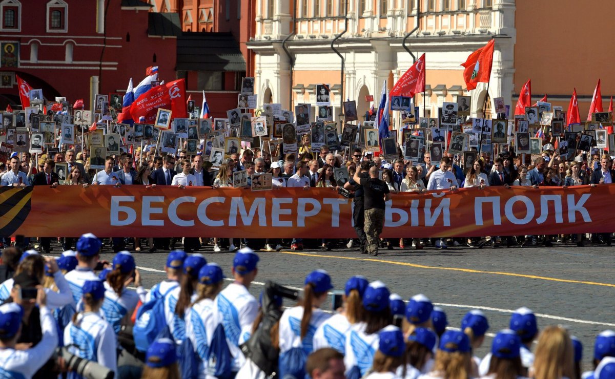 Сегодня, ⭐️9 мая⭐️, состоялось шествие Бессмертного полка, которое возглавил верховный главнокомандующий Российской Федерации — Владимир Владимирович Путин.