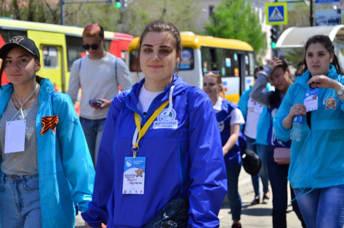 Волонтеры-медики Хабаровска приняли участие в сопровождении “Бессмертного полка”!