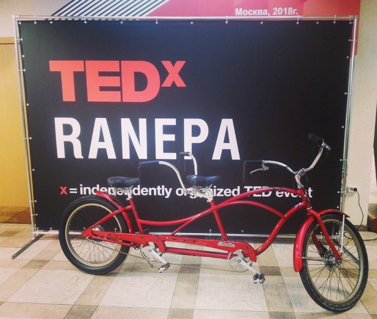 В РАНХиГС с большим успехом прошла всемирно известная и официально аккредитованная конференция TEDxRANEPA. Среди спикеров были политик Ирина Хакамада