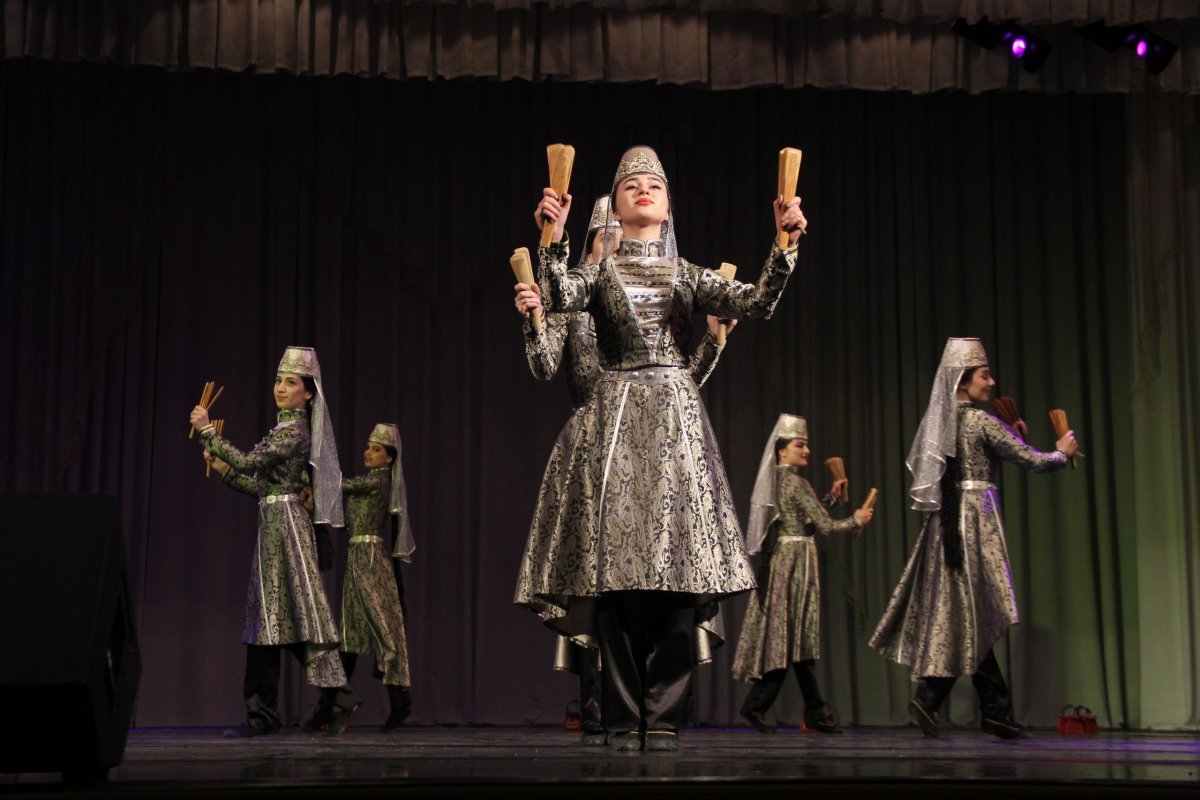 О дружбе – на языке танца и песни