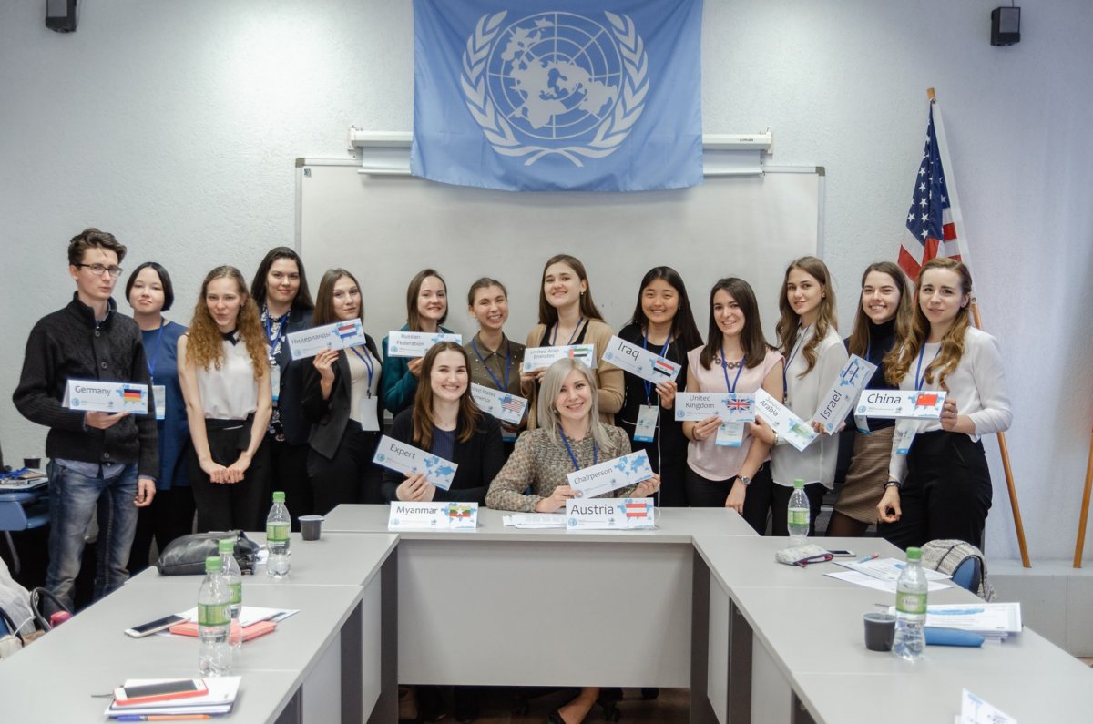 24 и 25 мая в Хабаровском государственном университете экономики и права прошла сессия-конференция по модели ООН. Организатором мероприятия выступил Дебат-клуб.