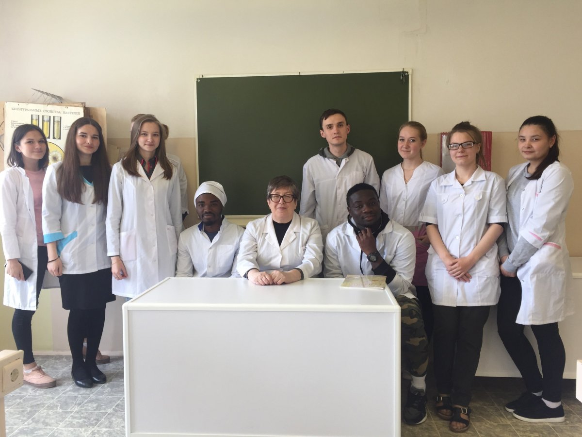 📢Кафедра микробиологии и вирусологии провела беседу со студентами из цикла «Вокруг света»