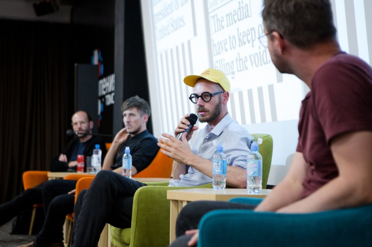 Нужно ли дизайнеру знать программирование? Можно ли считать разные сайты вроде Tilda и Canva угрозой профессии? Об этих и других трендах в дизайне эксперты из Швейцарии и России поговорили у нас, в ТГУ