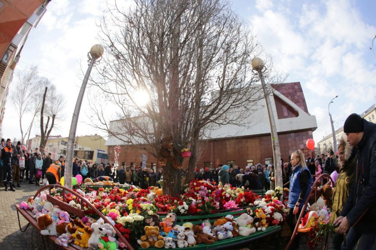 Психологи КемГУ дали рекомендации по возможности использования игрушек с мемориала у ТРК «Зимняя вишня»