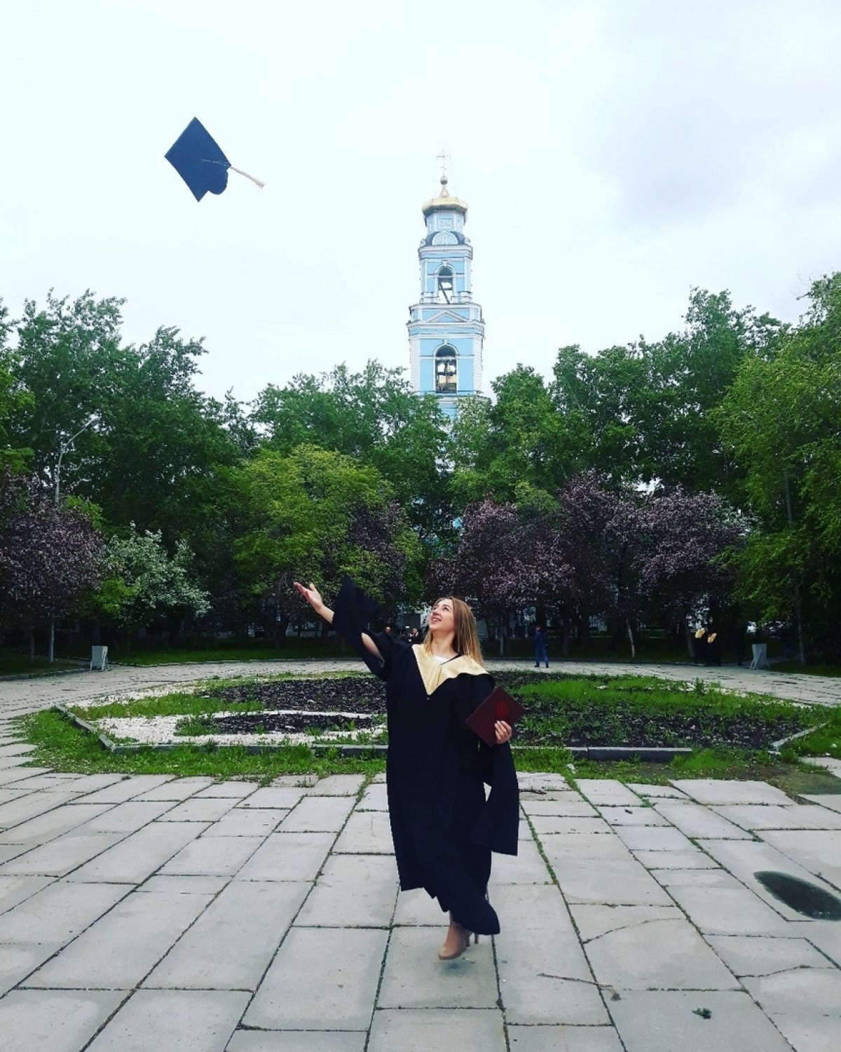 В стартовали торжественные вручения дипломов 🎓 и 💐🎉🎈💃. В этом году они проходят пофакультетно. Первыми долгожданные бакалавров и магистров 👨‍🎓️👩‍🎓️получили выпускники технологического факультета 👍😁