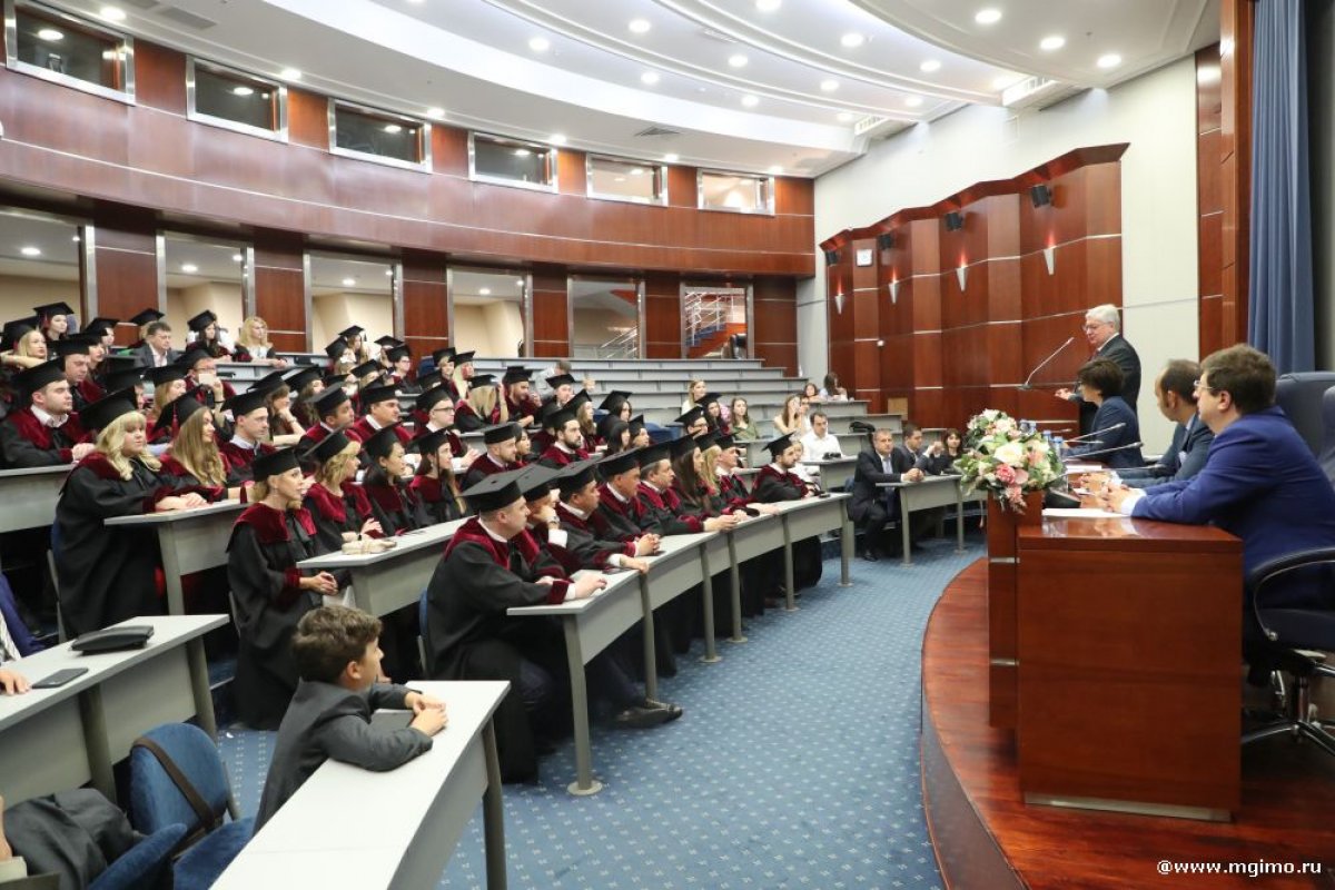 22 июня ректор МГИМО А.В.Торкунов вручил дипломы выпускникам Школы бизнеса и международных компетенций.
