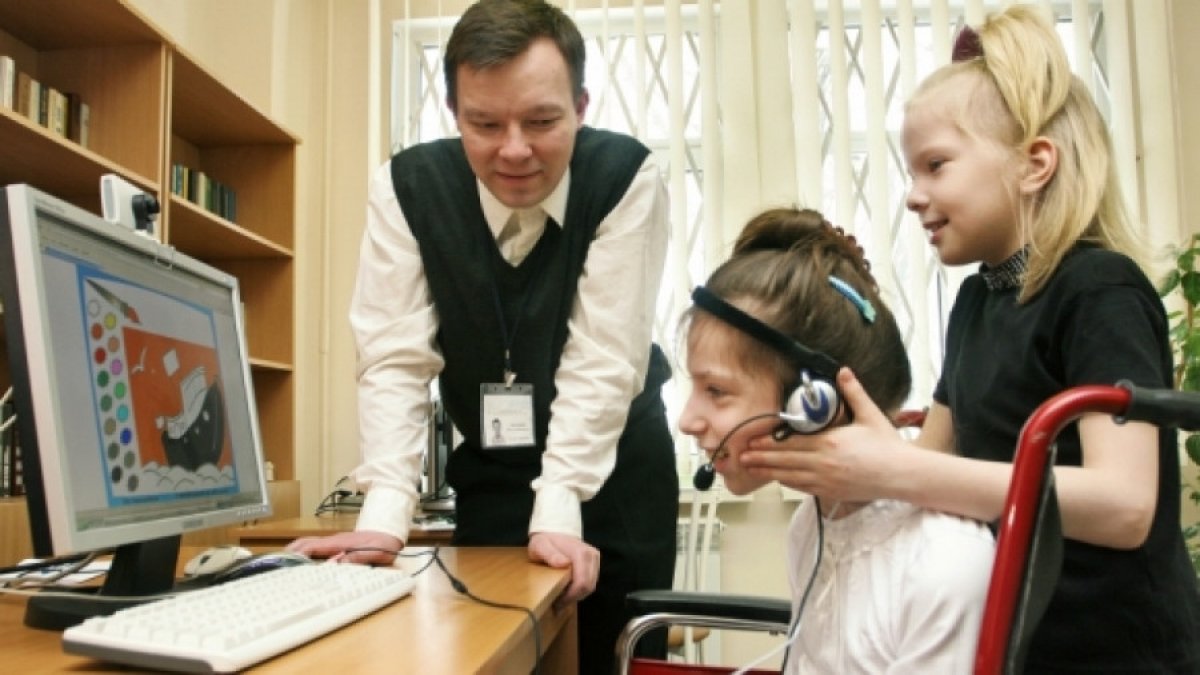 Программа для глухих детей. Инвалиды с нарушением слуха. Технические средства для слабослышащих. Дети с нарушением слуха.. Слабовидящие и слабослышащие.