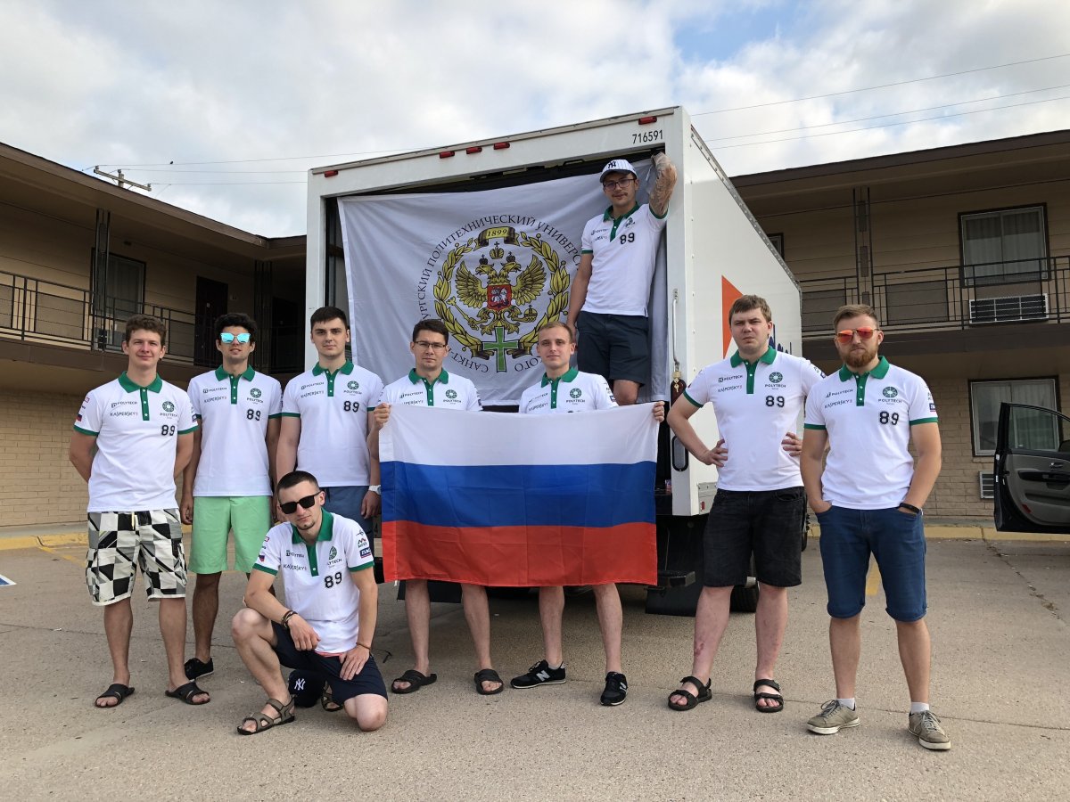 Пока у нас с вами вечер пятницы💥, у команды Polytech Solar Team в Хастингсе (штат Небраска, США) на трассе Motorsport Park Hastings стартовал первый этап чемпионата American Solar Challenge🚀