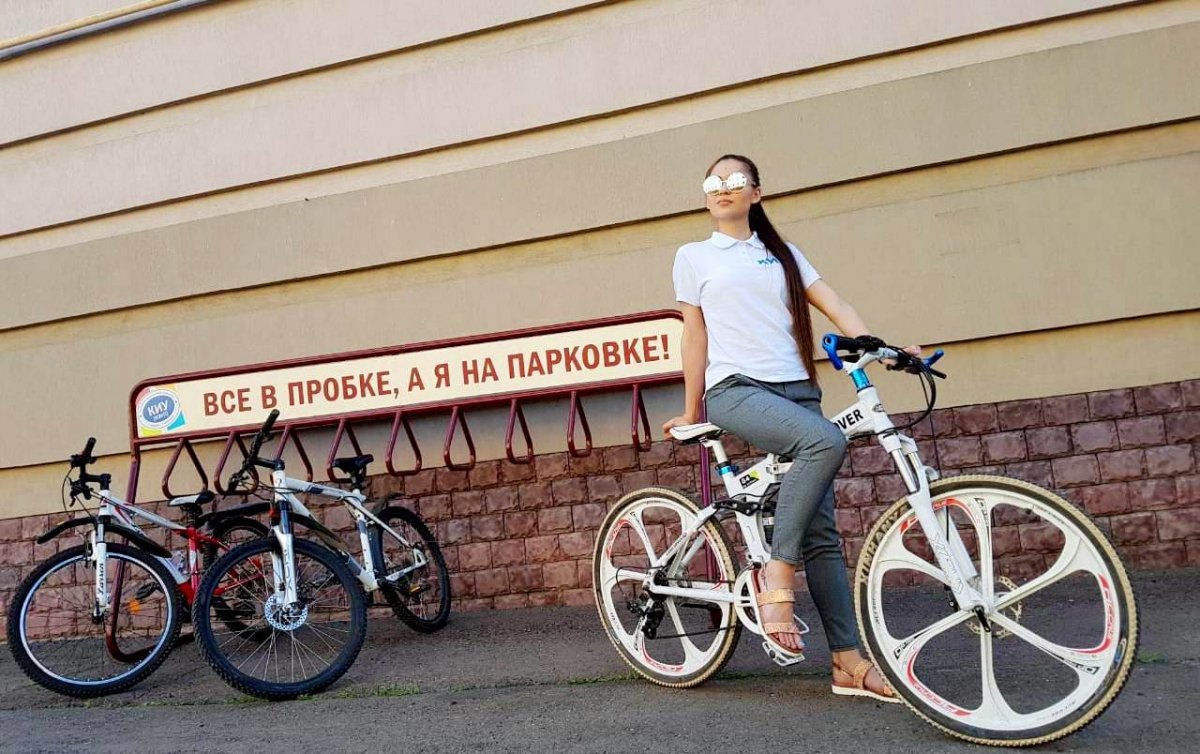 "Все в пробке, а я на парковке!" Друзья, в новом учебном году вас будут ждать новые велопарковки.