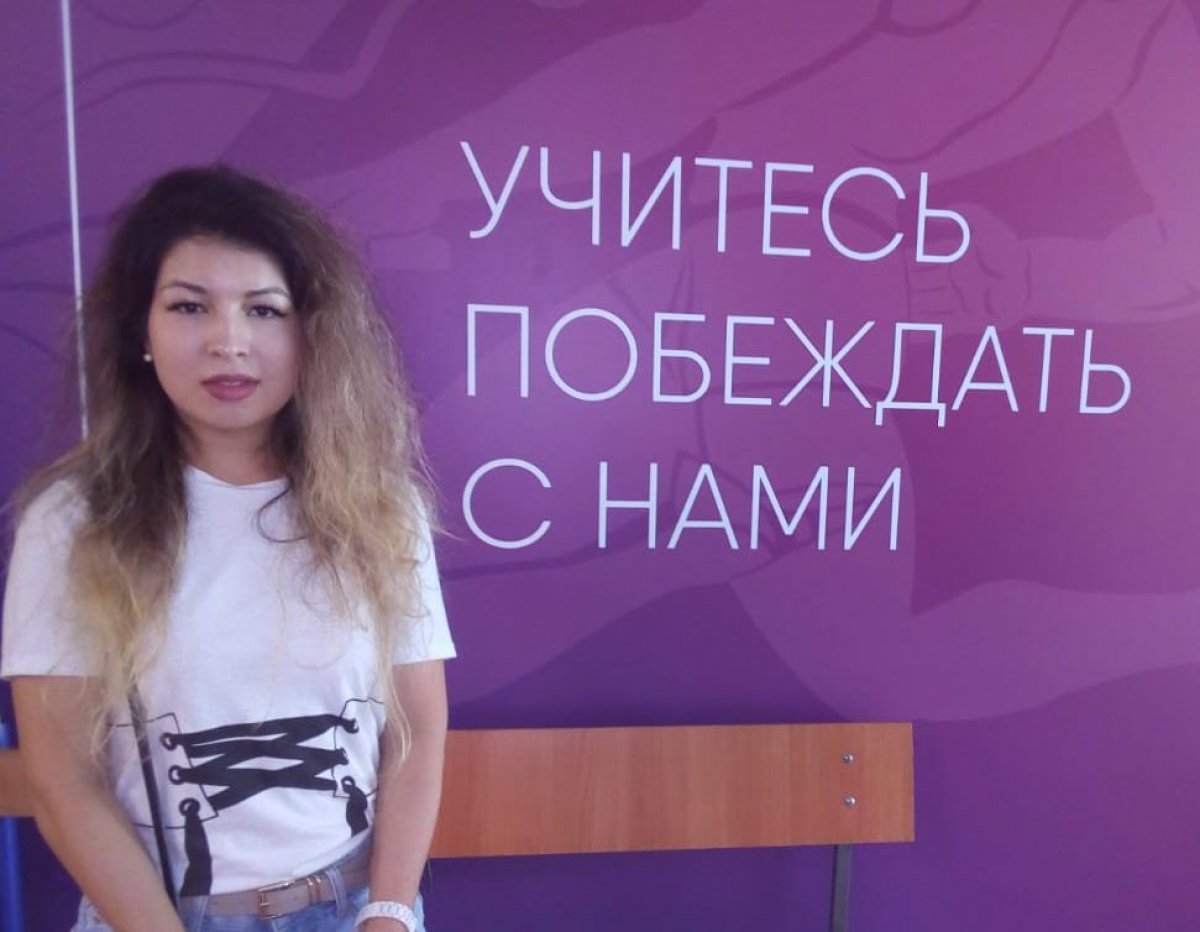 Кристина Шомпа приехала из самого сердца Сибири – из города Томск, где она работает косметологом после окончания института косметологии. Кристина Шомпа приехала из самого сердца Сибири – из города Томск, где она работает косметологом после окончания института косметологии.