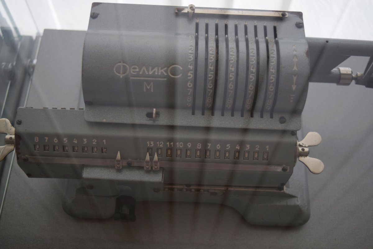 📖 Арифмометр "Феликс" – самая распространённая в СССР счётная машина. Относится
