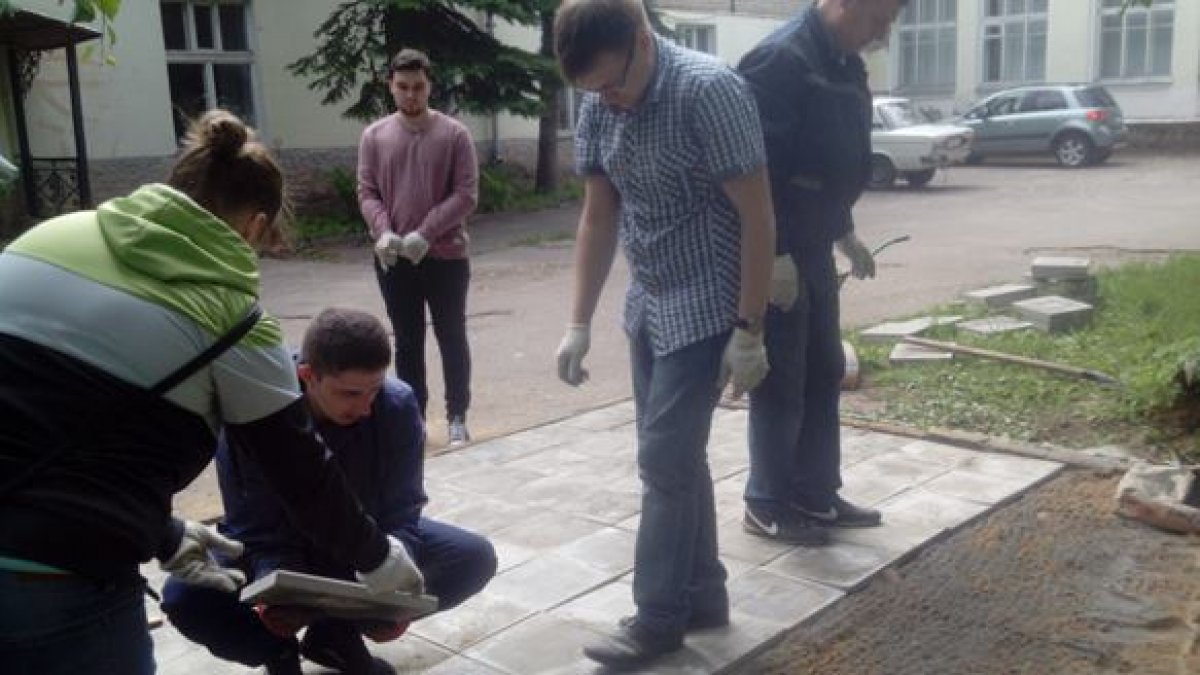 Студенты кафедры лесозаготовительных и деревоперерабатывающих производств института дизайна и технологий КГУ прошли двухнедельную практику на трех предприятиях Костромы и оборудовали зону отдыха возле одного из университетских корпусов Студенты кафедры лесозаготовительных и деревоперерабатывающих производств института дизайна и технологий КГУ прошли двухнедельную практику на трех предприятиях Костромы и оборудовали зону отдыха возле одного из университетских корпусов