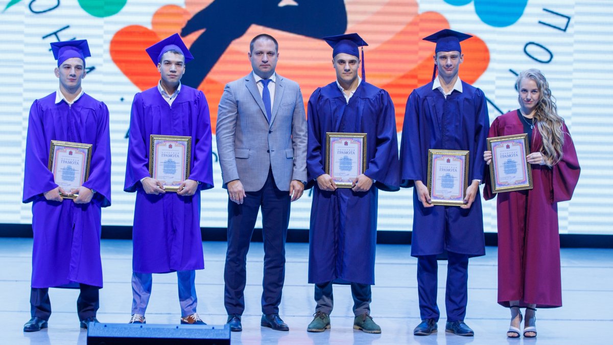 Мир, встречай дипломированных бакалавров, магистрантов и специалистов! 🎓