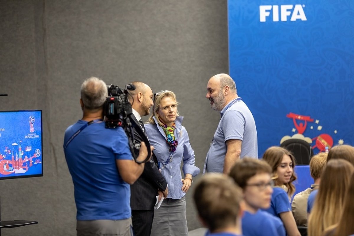 Представители FIFA TV выразили благодарность ректору Института кино и телевидения