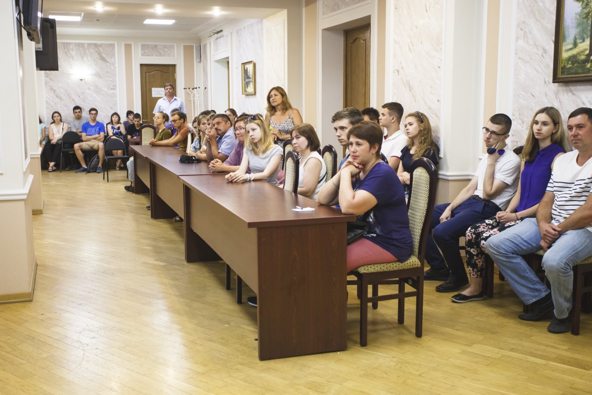 1 августа состоялась традиционная встреча ректора ННГУ с абитуриентами. Будущие студенты смогли познакомиться с университетом, а также лично задать вопросы Евгению Чупрунову.