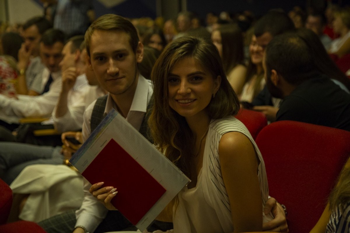 Найдите себя и своих друзей на фото с выпускного в МИФИ!