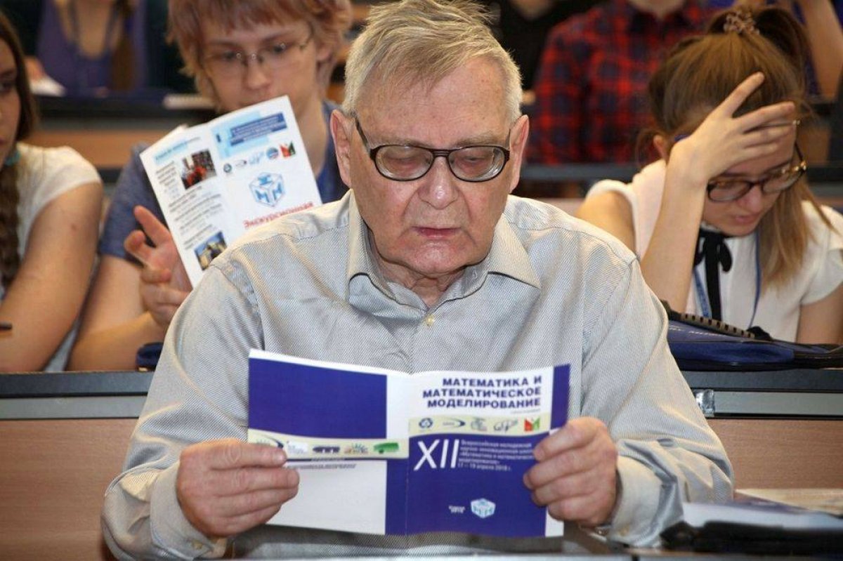 Буквально на днях мы писали про хобби доктора физико-математических наук, заведующего кафедрой высшей математики Саровского физико-технического института (СарФТИ) МИФИ Виктора Дружинина, благодаря которому он вошел в "Книгу рекордов России"