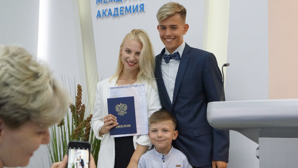 Дорогие друзья, сегодня 15 августа 2018 года в Московской Международной Академии прошло волнующее и радостное событие - вручение дипломов выпускникам! Событие, которое в этот день объединило всех. 🤗