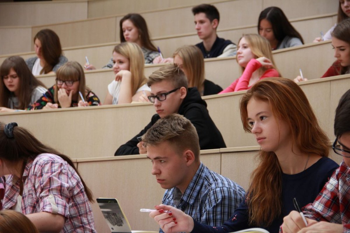 Руководство и учащиеся Гимназии №1 выразили глубокую признательность Севастопольскому государственному университету за продуктивное сотрудничество в рамках проекта "Университетские классы"