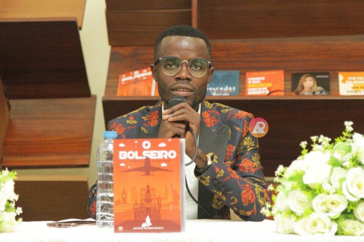Выпускник Уфимского государственного нефтяного технического университета Эштейта Матеуш Антониу 24 августа в Анголе выпустил свою книгу под названием «O BOLSEIRO - СТИПЕНДИАТ»