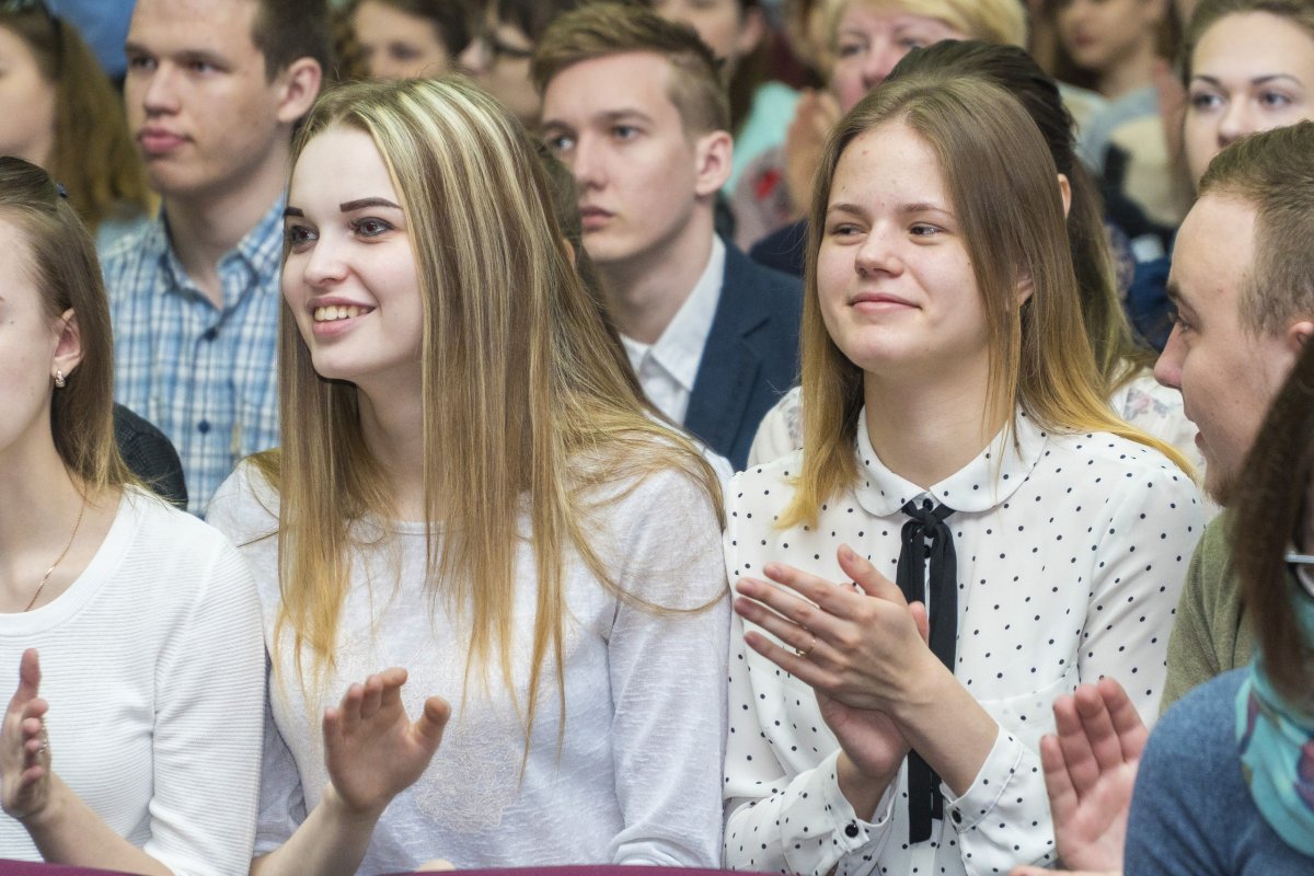 📍Дорогие первокурсники, после торжественного мероприятия, посвященного Дню знаний📚, вас ждут организационные собрания на факультетах. Начало - в 10.30. Место проведения - на сайте👇