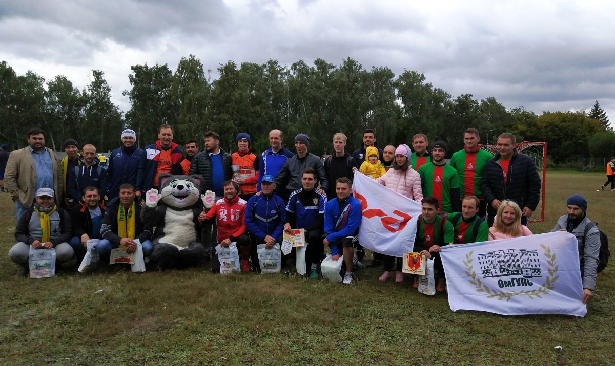 ✏ В воскресенье наши преподаватели приняли участие в футбольном турнире на кубок "СССР" ⚽, организатором которого выступила Омск!