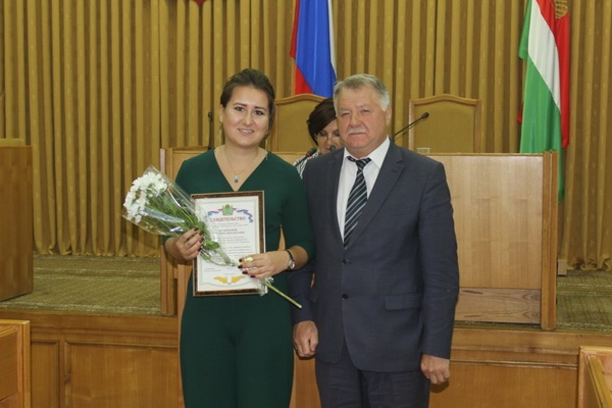 В Министерстве сельского хозяйства Калужской области лучшим студентам-аграриям вручили