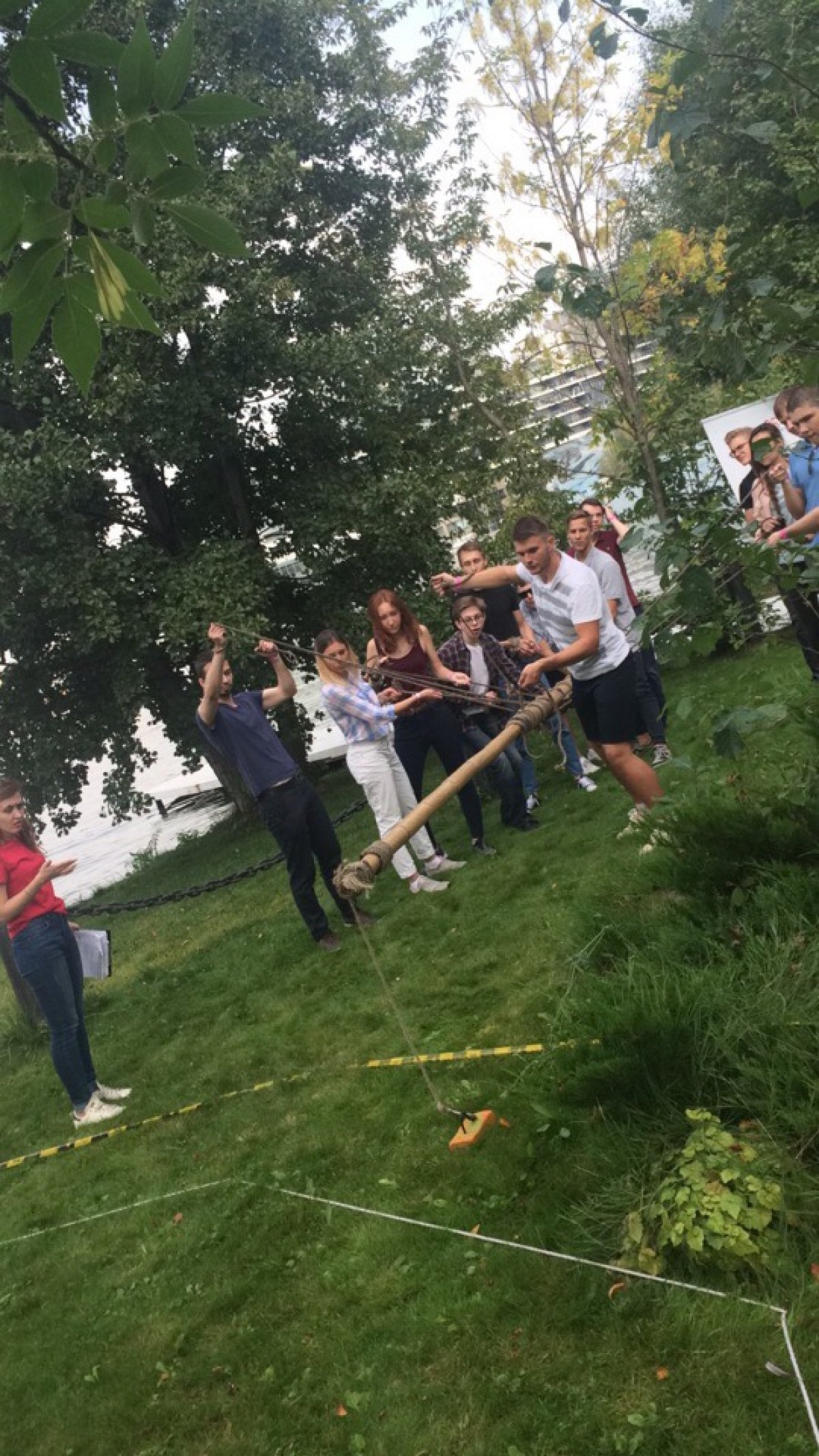 Наша Nes Welcome Party в самом разгаре 🔥Официальный хэштег мероприятия-. Заходите к нам в инстаграм neweconomicschool, подписывайтесь и смотрите сторис! Ну и ждем ваши фото в директ!😉📸