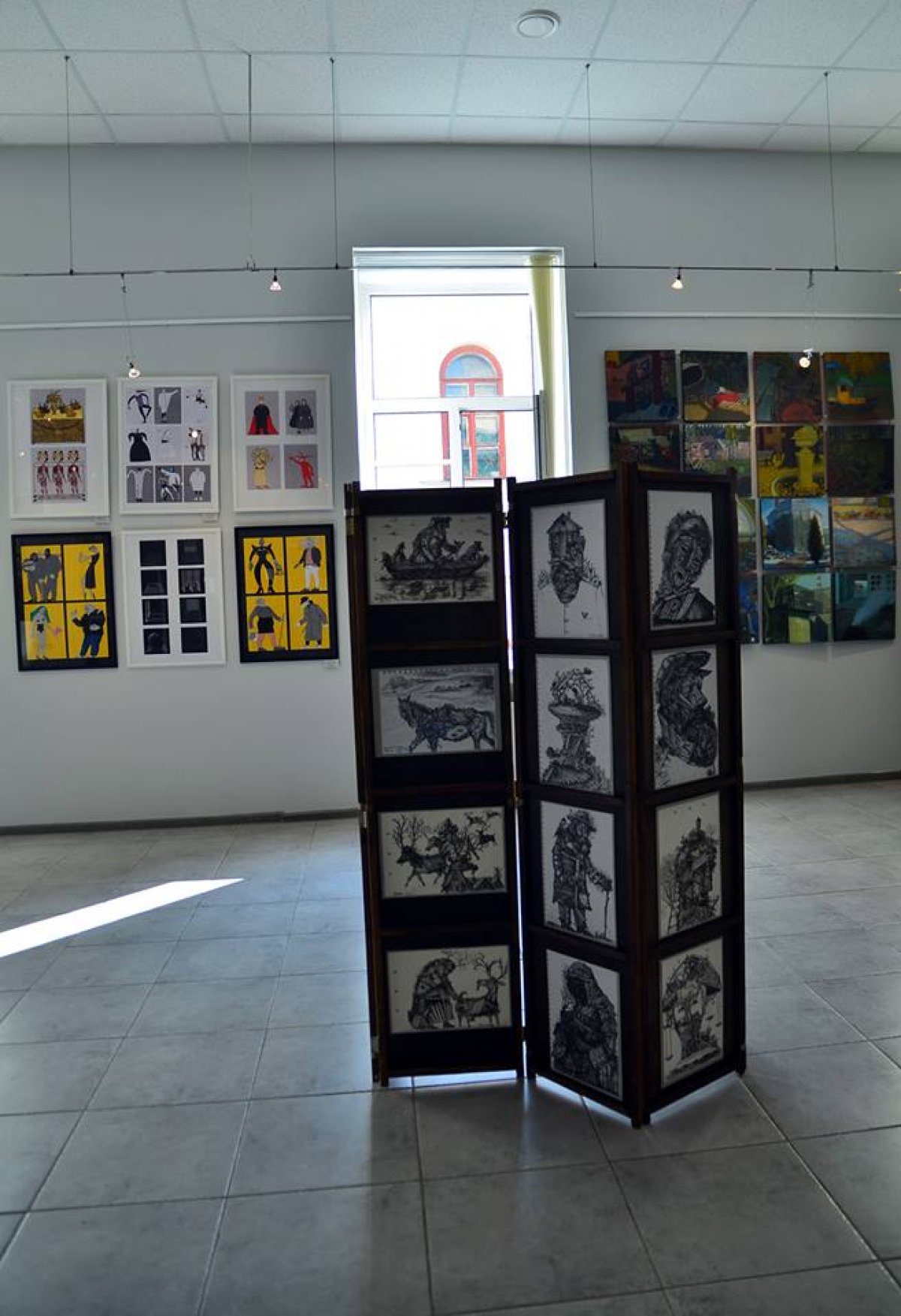 Еще два дня в «Центре книги и графики» на Литейном 55 продлится выставка художников, выпускников разных лет мастерской Геннадия Сотникова. Еще два дня в «Центре книги и графики» на Литейном 55 продлится выставка художников, выпускников разных лет мастерской Геннадия Сотникова.