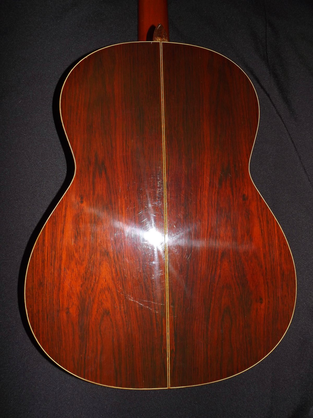 Продаётся классическая гитара ручной работы японского мастера Osamu Sakamoto. Изготовлен Инструмент в середине 70х годов прошлого столетия. Гитара в отличном состоянии