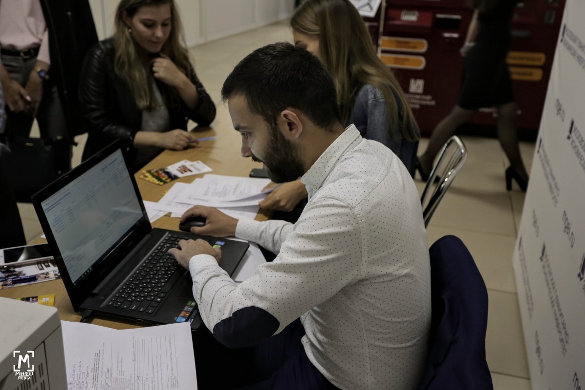 17 сентября в Московском гуманитарно- экономическом университете вновь состоялась ярмарка вакансий от Центра занятости молодежи города Москвы 17 сентября в Московском гуманитарно- экономическом университете вновь состоялась ярмарка вакансий от Центра занятости молодежи города Москвы