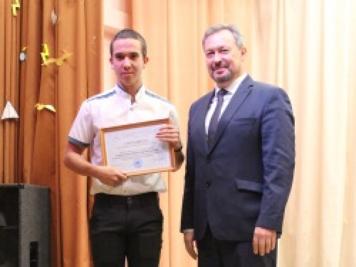 Лучшим студентам вручены сертификаты о назначении стипендии ректора АГАСУ