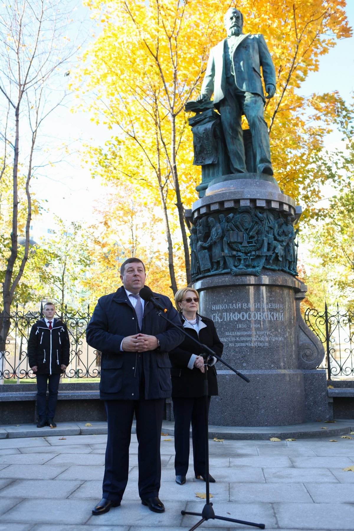 Памятник выдающемуся хирургу и декану Первого МГМУ им. И.М. Сеченова Николаю Васильевичу Склифосовскому открыли на Большой Пироговской улице в рамках празднования 260-летия вуза!