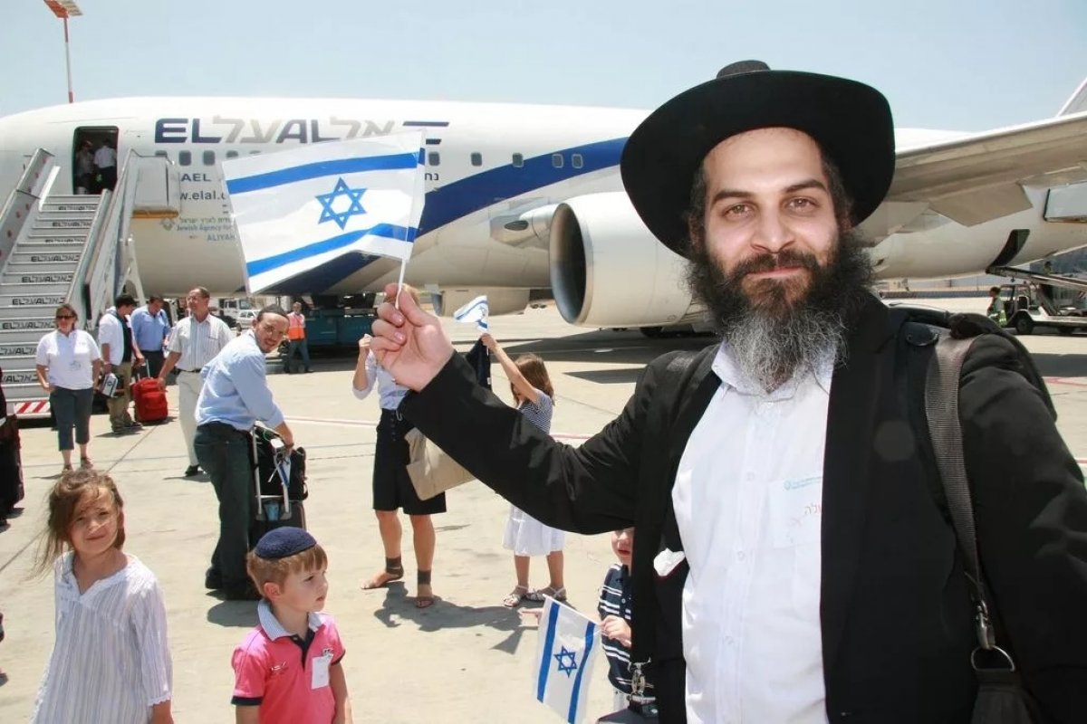 В июне 2016 года Парламент Израиля – Кнессет принял закон об учреждении в стране нового национального праздника. Он получил название День алии (עלייה). Переводящееся с иврита дословно как «восхождение»